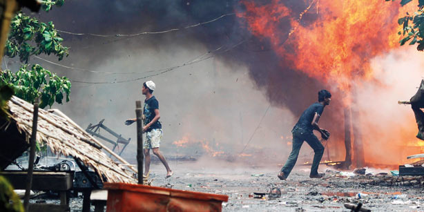 MYANMAR UÇAĞI ÇİNLİ ÇİFTÇİLERİ BOMBALADI !