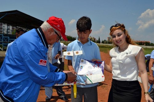 ÖĞRENCİLER  KOLTUK SAVAŞINDAN RAHATSIZ !