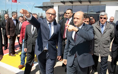 BAKAN IŞIK’DAN CENGİZ TOPEL’E İNCELEME