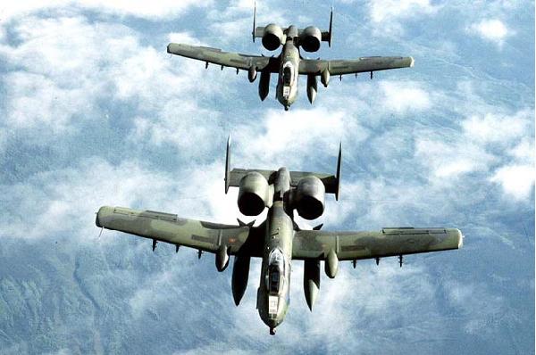 AMERİKAN A-10 SAVAŞ UÇAKLARI KÖRFEZDE !