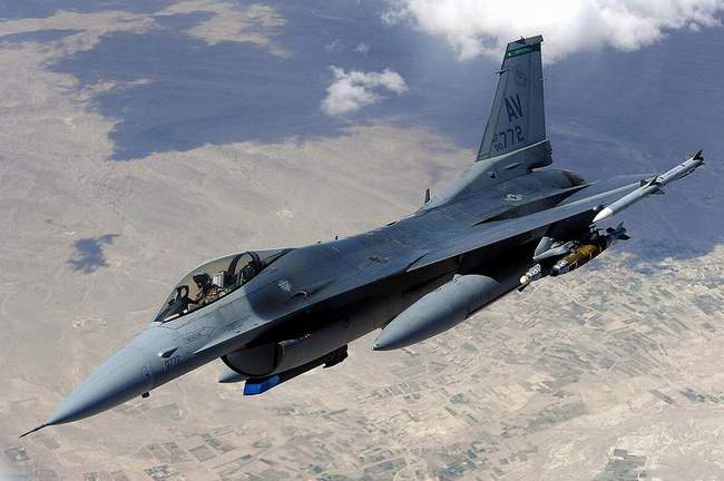 ABD F-16 SAVAŞ UÇAĞI ALMANYA’DA DÜŞTÜ