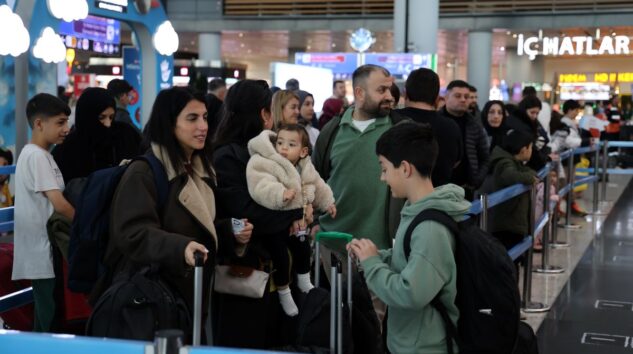 İSTANBUL HAVALİMANI’NDA KARNE YOĞUNLUĞU